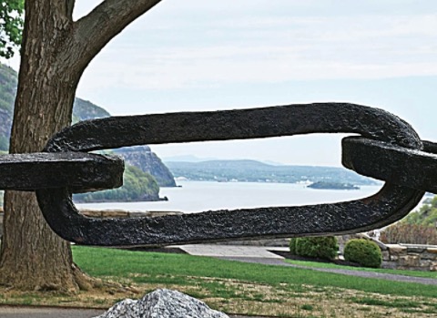 a-75-ton-chain-once-stretched-across-the-hudson-river-to-stop-the-british-and-protect-the-hudson-valley