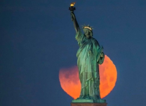 instagram-echoes-artists-past-statue-of-liberty